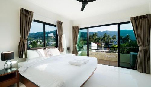 Deluxe One-Bedroom Suite with Balcony
