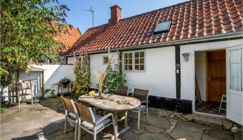 One-Bedroom Holiday Home