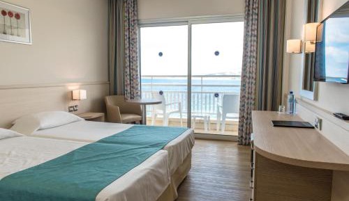 Double or Twin Room with Sea View
