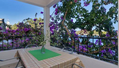 One-Bedroom Apartment with Balcony