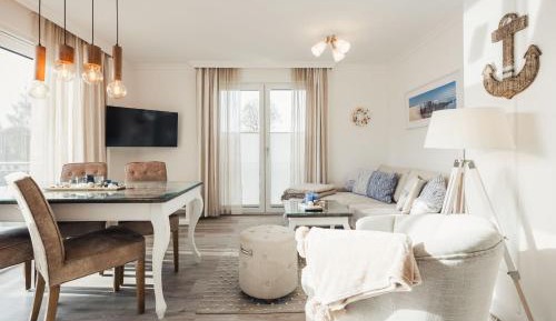 Two-Bedroom Apartment with Shower 