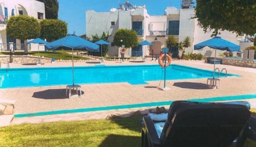 Apartment with Pool View 