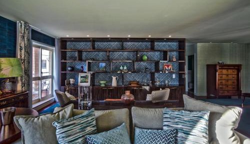 Three-Bedroom Apartment with Balcony