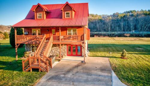 Three-Bedroom Holiday Home 