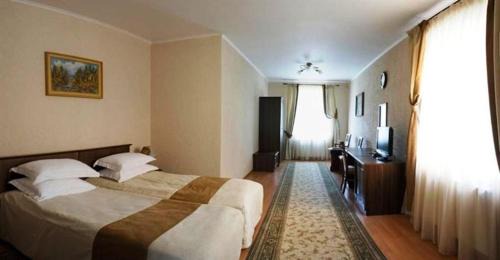 Standard Twin Room with Mountain View