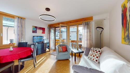 Apartment with Mountain View