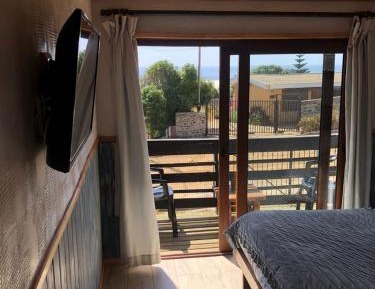 Deluxe Double Room with Side Sea View