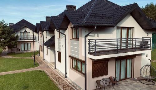 Deluxe One-Bedroom Apartment with Balcony 