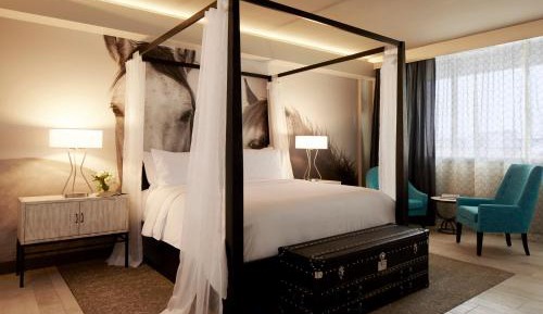 Archer King Hearing-Accessible Suite With Balcony