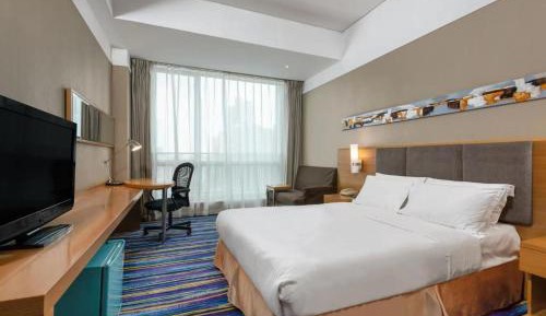 Standard King Room with City View