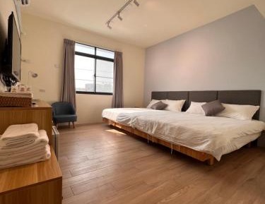 Quadruple Room with Private Bathroom