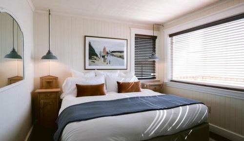 Bungalow - Water Front 