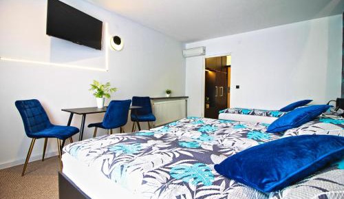Triple Room with Private Bathroom