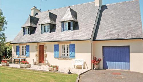 Three-Bedroom Holiday Home 