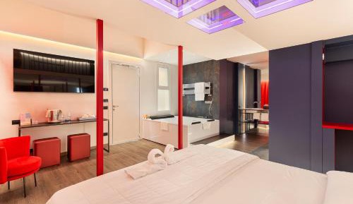 Suite with Hot Tub