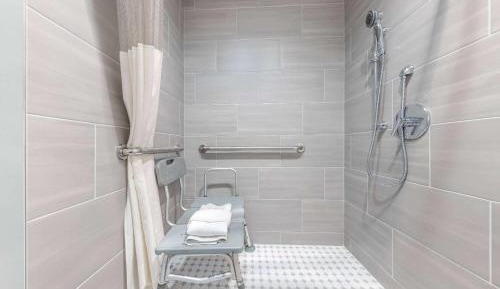 Queen Room with Two Queen Beds - Mobility Access/Non-Smoking