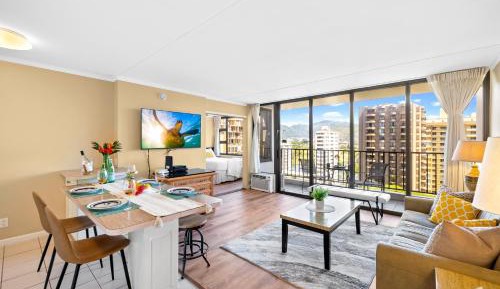 Apartment with Mountain View