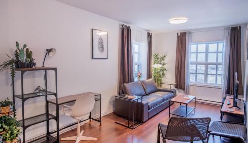 Three-Bedroom Apartment with Marina View