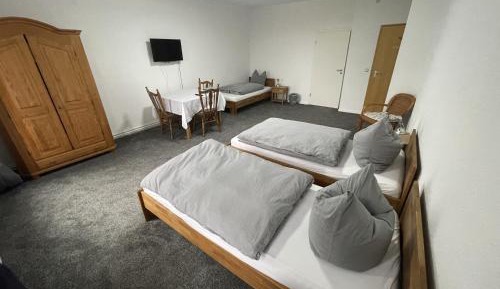 Basic Triple Room