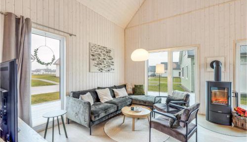 Three-Bedroom Holiday Home 