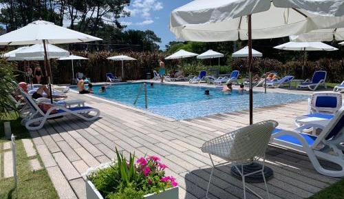 Apartment with Pool View 