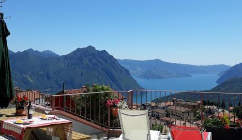 Apartment with Terrace and Lake View
