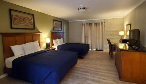 Anglers Room No.3 Pond View NO PETS 2 Queen Beds