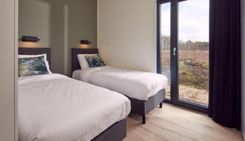 Three-Bedroom House with Sauna and Hottub