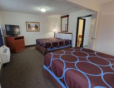 Queen Room with Three Queen Beds - Non-Smoking