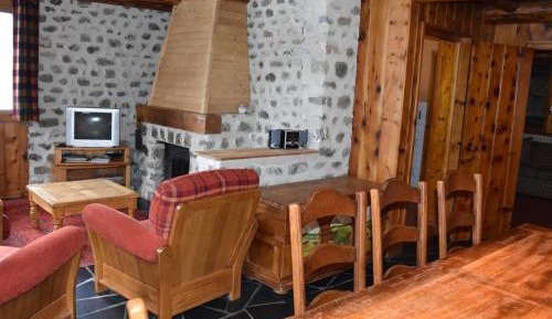 Chalet (8 Adults)