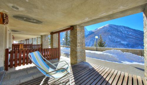 Apartment with Mountain View