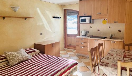 Superior One-Bedroom Apartment with Balcony