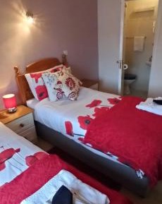 Twin Room with Partial Sea View