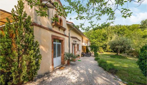 Three-Bedroom Holiday Home 