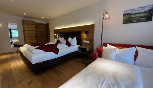 Deluxe Family Room