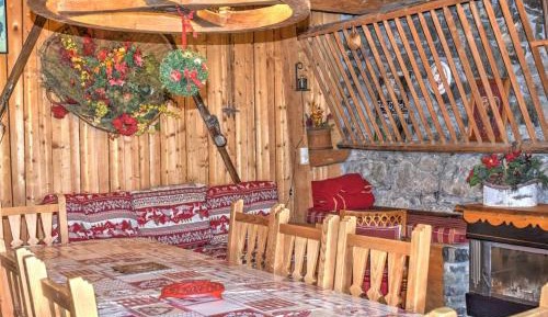 Chalet (12 Adults)