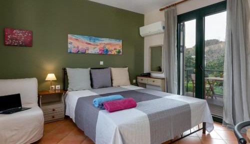 Studio Ground Floor (2-3 Adults) 