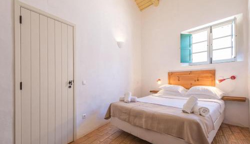 Three-Bedroom Country House