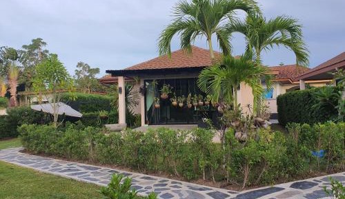 Bungalow with Garden View