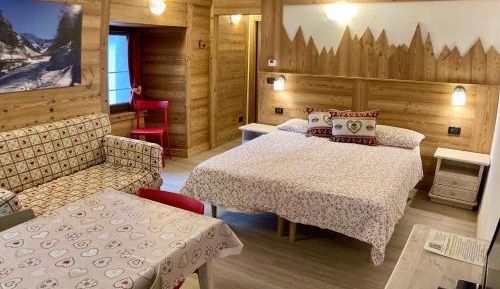 Studio with Mountain View