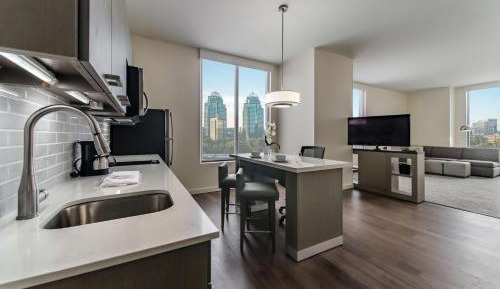 One Bedroom Kitchen Suite with Two Queen Beds and Sofa Bed