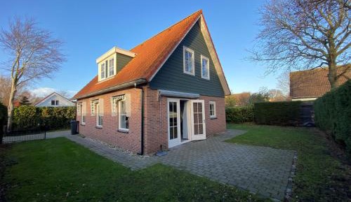 Deluxe Four-Bedroom Bungalow (8 adults)