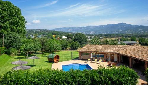 Apartment with Pool View 
