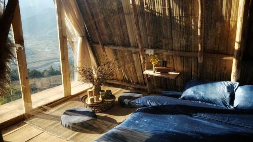 Apartment with Mountain View