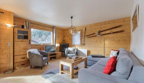 Apartment with Mountain View