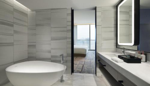 One-Bedroom Suite Lounge Access