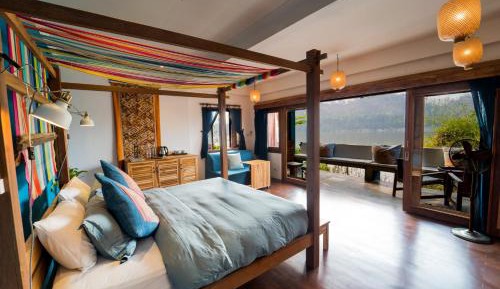 Tai Daeng Suite with river view