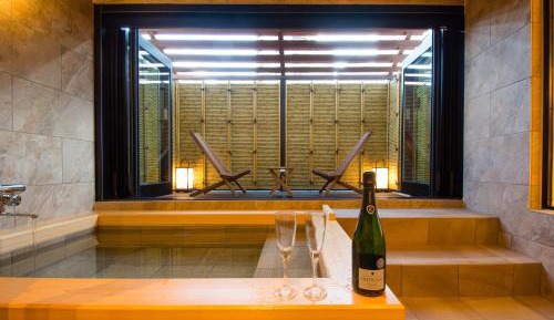Suite with Spa Bath