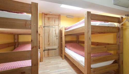 Bed in 6 Bed Family Room