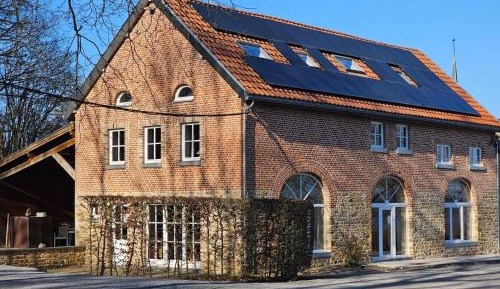 Seven-Bedroom Holiday Home